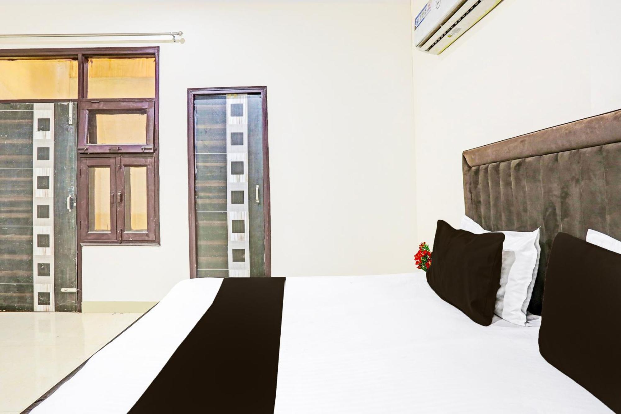 Hotel O Redbull Inn 구르가온 외부 사진