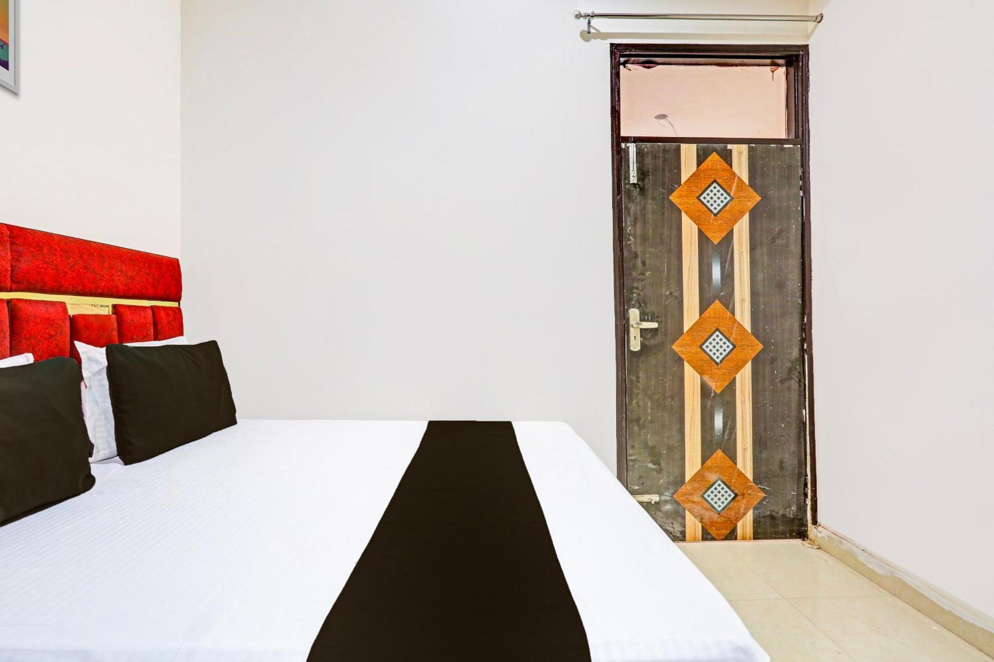 Hotel O Redbull Inn 구르가온 외부 사진